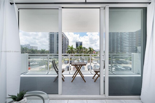 Foto del edificio - 2030 S Ocean Dr