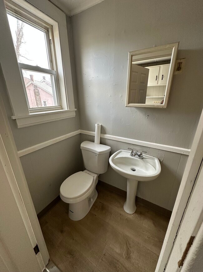 Foto del edificio - 156 Main St