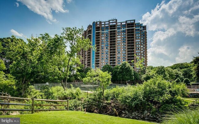 Foto del edificio - 10101 Grosvenor Pl