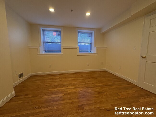 Foto del edificio - 1801 Beacon St