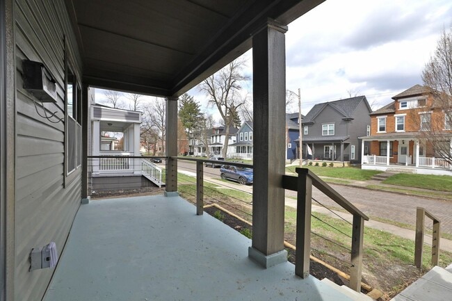 Building Photo - 423 Stoddart Ave