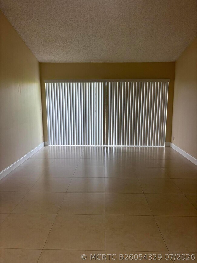 Foto del edificio - 8761 Wiles Rd