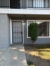 Building Photo - 1801 S Real Rd