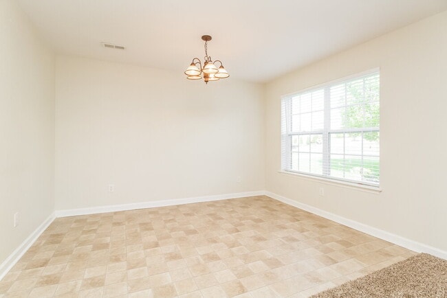 Building Photo - 2164 Spring Hill Cir