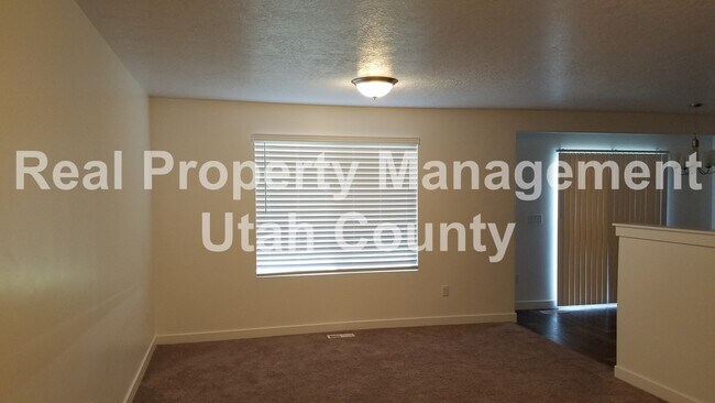 Building Photo - $500 off first months rent! Town home near...