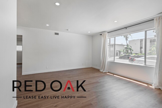Building Photo - Top Floor Two Bedroom with Sunlit Spaces, ...