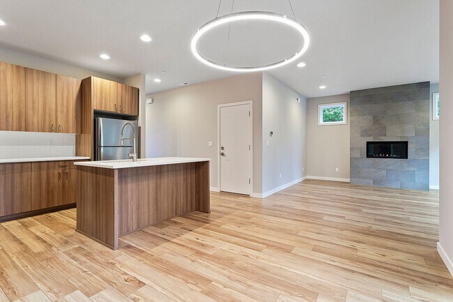 Foto del edificio - Like New!  Upgraded finishes Throughout!  ...