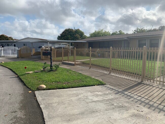 Carport - 17121 NW 44th Ave