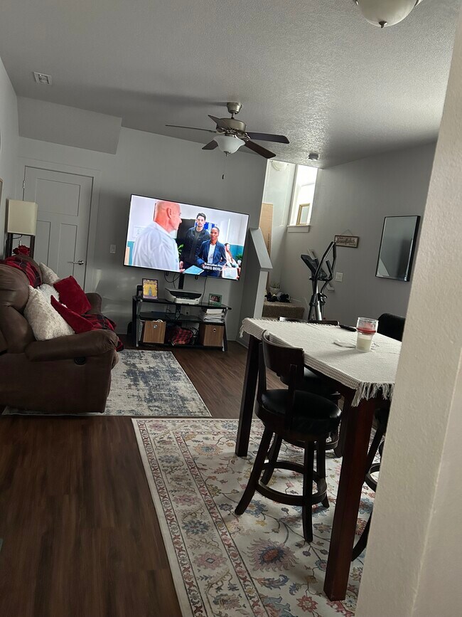 Foto del edificio - 4803 NE Oak Ln