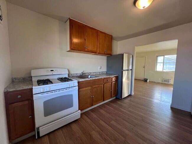 Building Photo - 3720 Astoria St