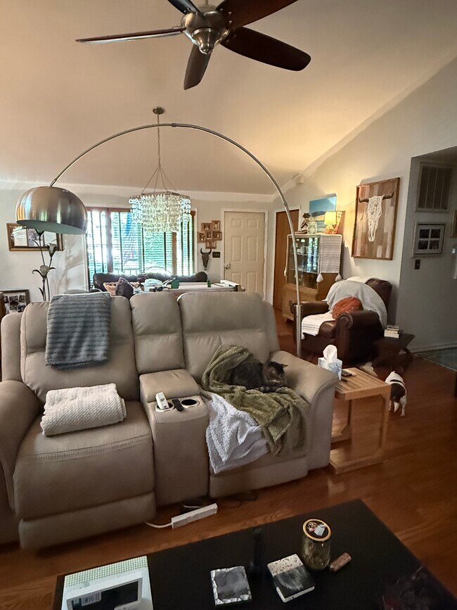 Foto del edificio - 4212 Lakeview Pkwy