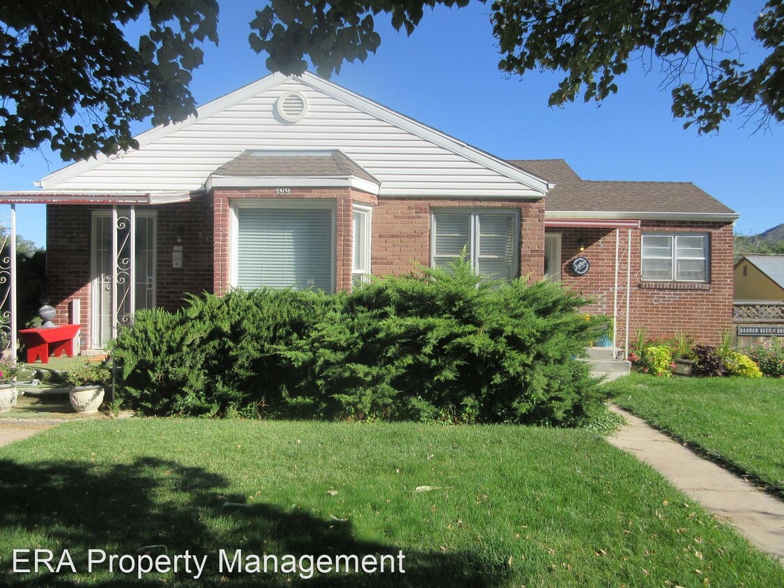 Primary Photo - 4 br, 2 bath House - 399 E Center St