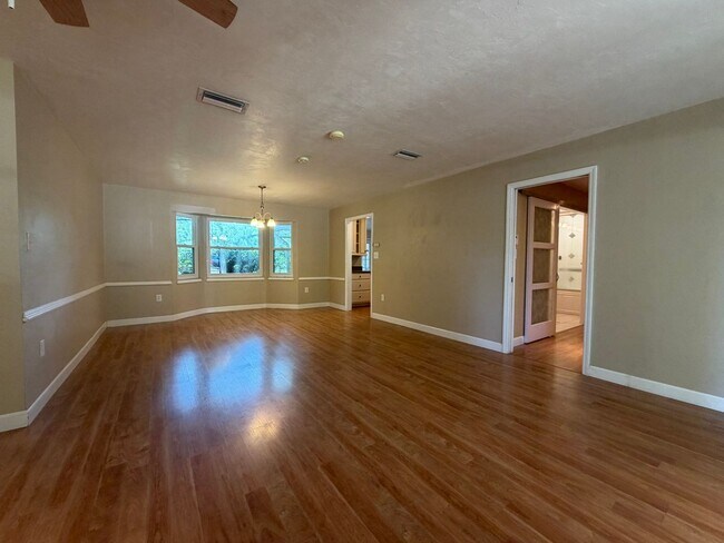 Foto del edificio - Windward Meadows 3BR/2BA on 1 Acre with Fenced Yard