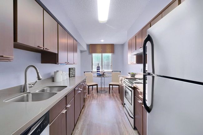 Building Photo - Alvista Nine Mile