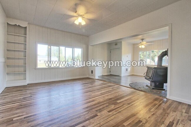 Foto del edificio - 3 Bed, 1.5 Baths Home in Yacolt