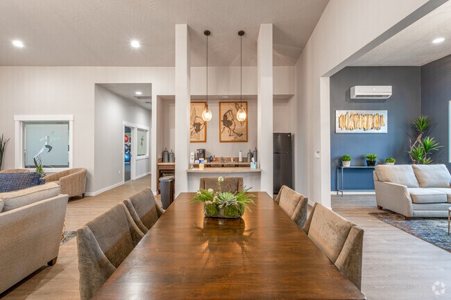 Casa club - Crossroads Apartments