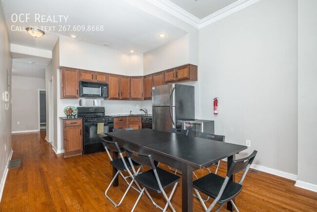 Building Photo - 1st Flr- Bi-level Apt w/ Central Air & Was...