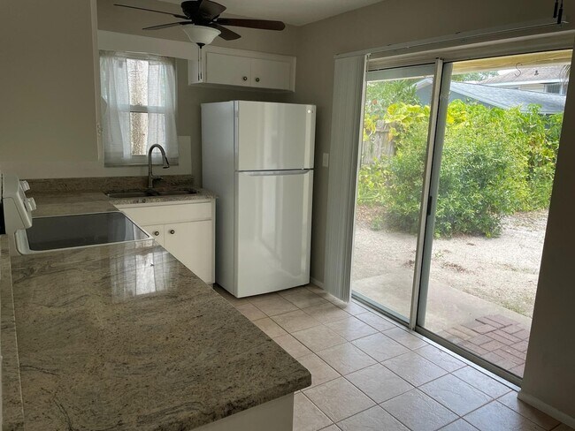 Cocina - 323 13th Ave NE