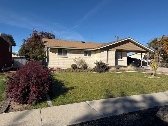 Building Photo - 8060 830 E