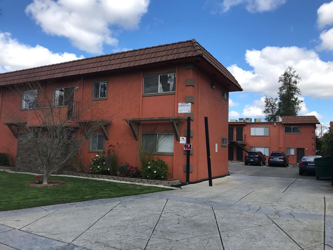 Primary Photo - 3335 J St
