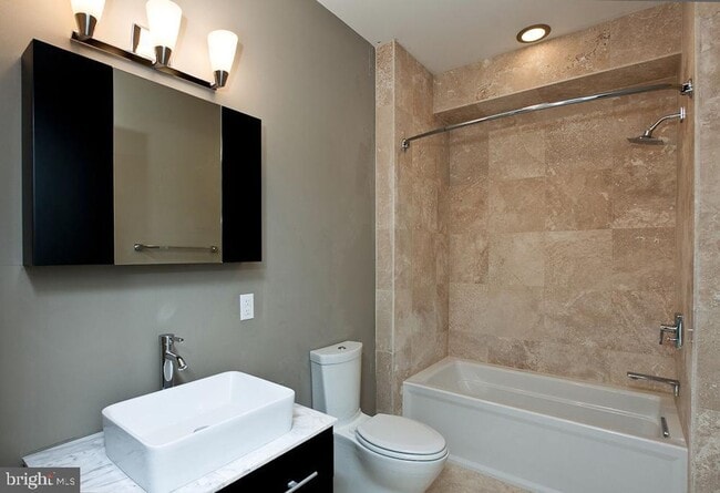 Building Photo - Fishtown Townhome