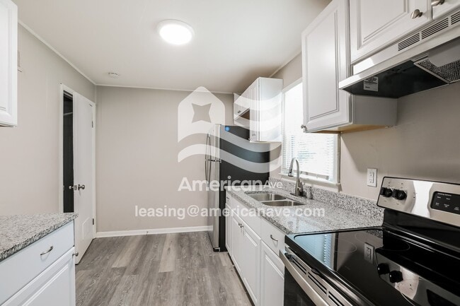 Building Photo - 4412 Myrtle Ave