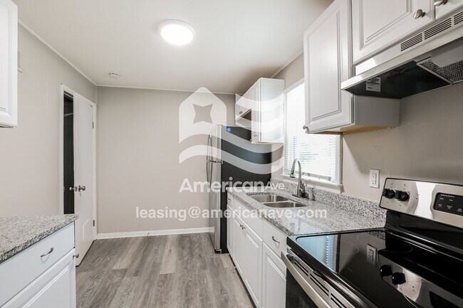 Foto del edificio - 4412 Myrtle Ave