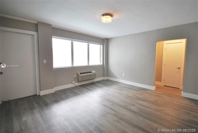 Building Photo - 7609 Carlyle Ave