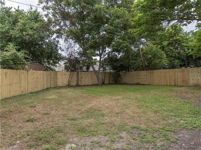 Patio trasero compartido - 1403 Fairfield Dr