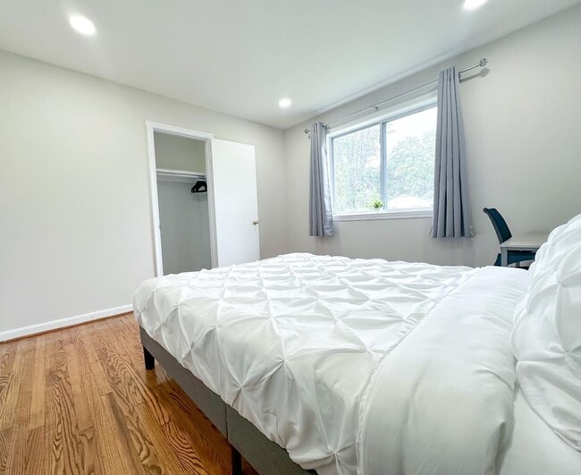 Charming Private Bedroom - 7515 Havelock St