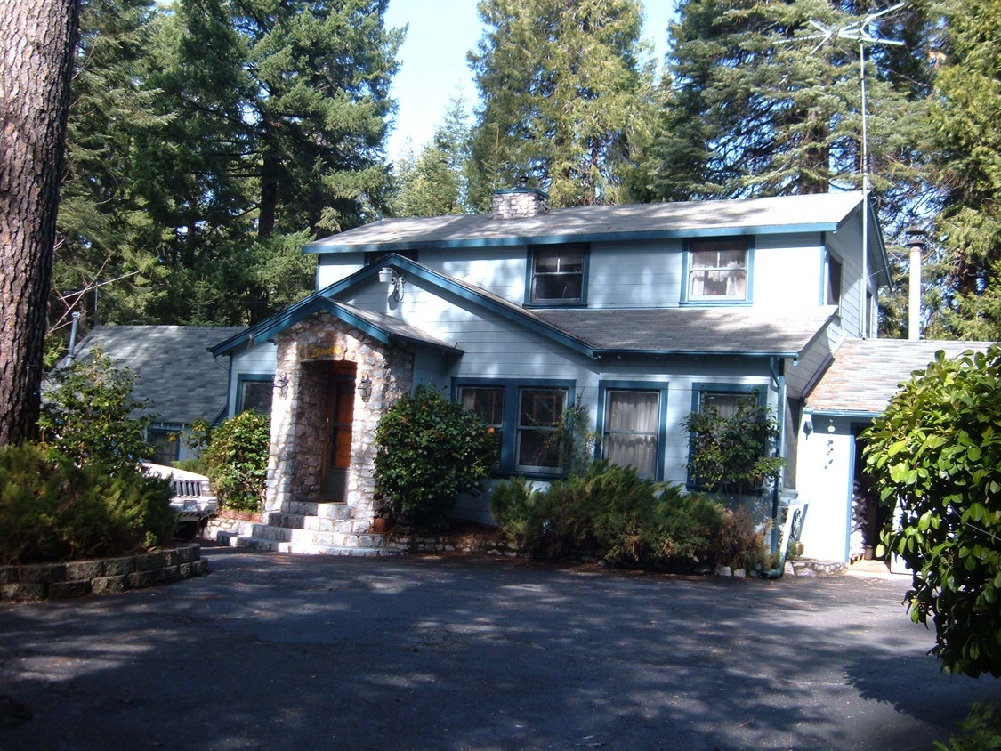 Building Photo - Majestic Pines Estates