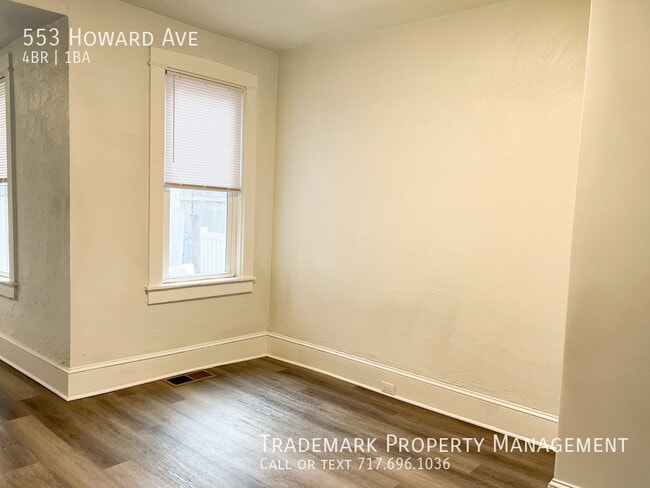 Building Photo - Spacious 4 Bedroom Town Home