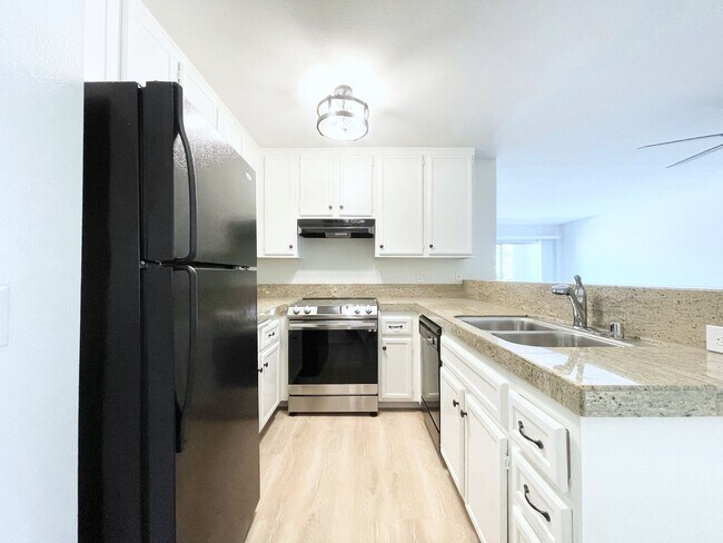 Building Photo - Updated Condo In Gated La Costa Hills!