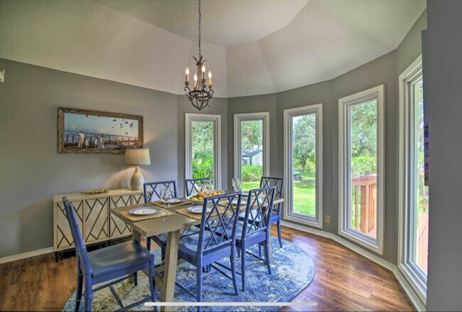 Foto del edificio - 116 E Evergreen St