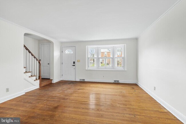 Foto del edificio - 121 Hopkins Rd