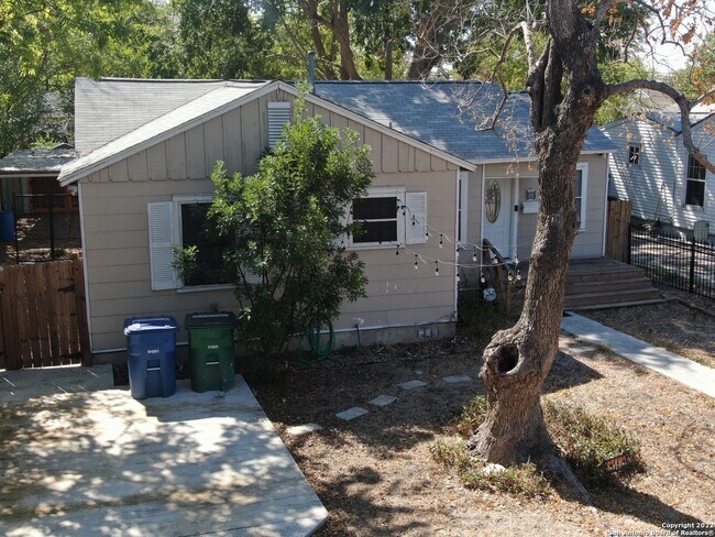 Foto del edificio - 414 Elmwood Dr