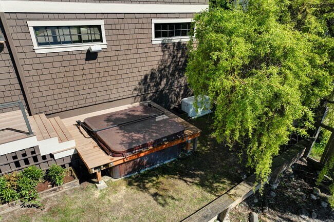 Building Photo - 3bd/3.75ba Sammamish Home