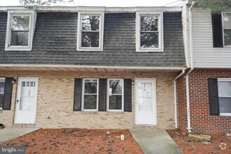 Building Photo - 738 Hemlock St