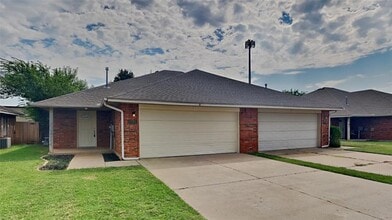 Building Photo - 1720 W Palm Pl