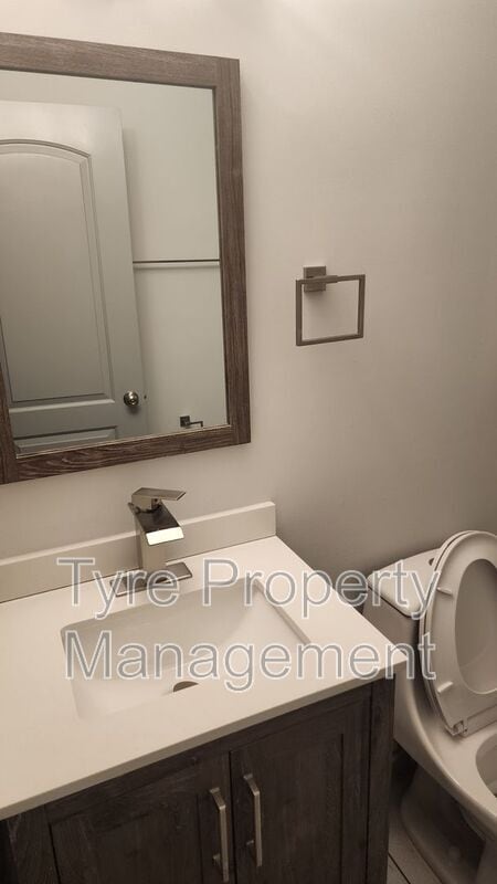 Building Photo - 1008-B Brownlea Dr.