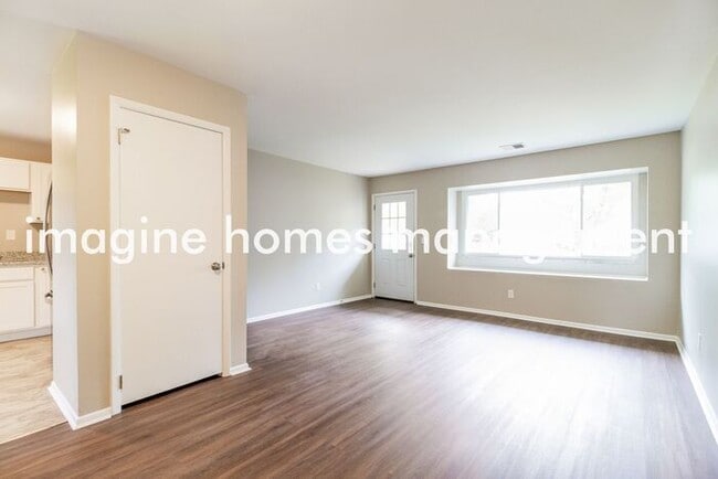 Building Photo - 11726 Lawnview Ave