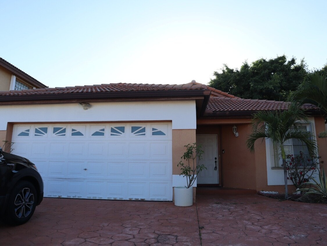 Photo - 19820 NW 86th Ave (Hialeah, FL)