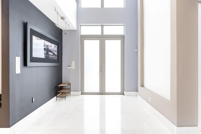 Building Photo - 3917 S Le Jeune Rd