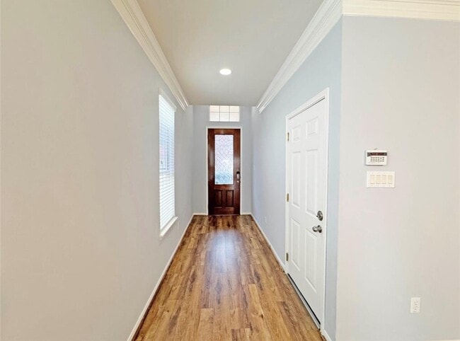 Building Photo - 6222 Skyline Dr