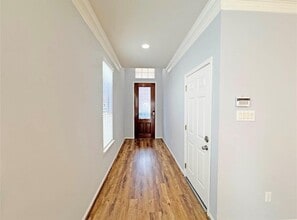 Building Photo - 6222 Skyline Dr