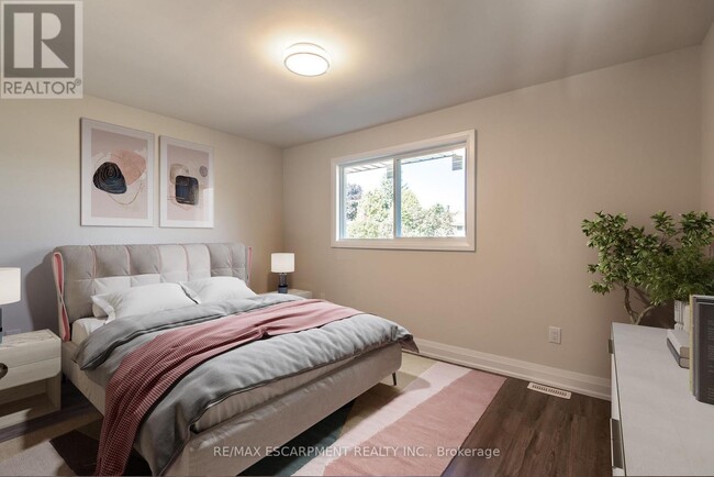 Building Photo - 73 Ofield Rd