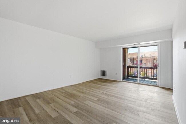 Foto del edificio - 1242 Liberte Ct