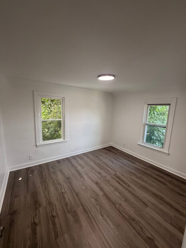 Foto del edificio - 328 Murray Ave