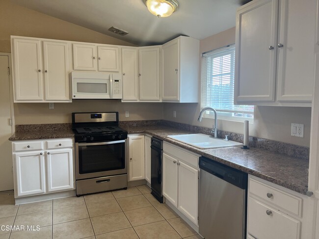 Building Photo - 731 Tudor Cir