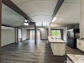 Building Photo - 350 Ulupaina St